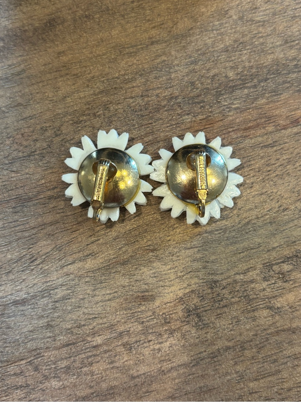 Vintage Sarah Coventry White Daisy Flower Necklace and clip on earrings - Picture 12 of 12